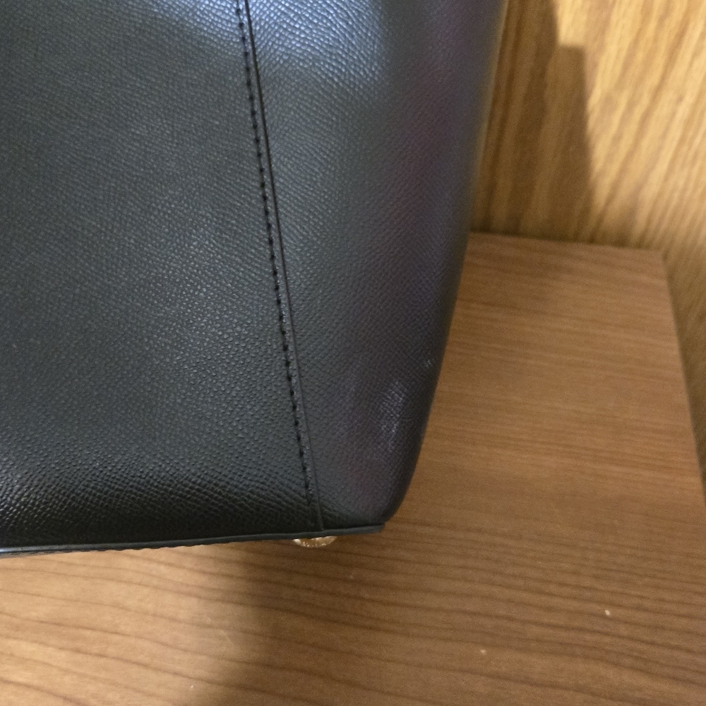 Michael Kors BlackTote Bag - Picture 4 of 8